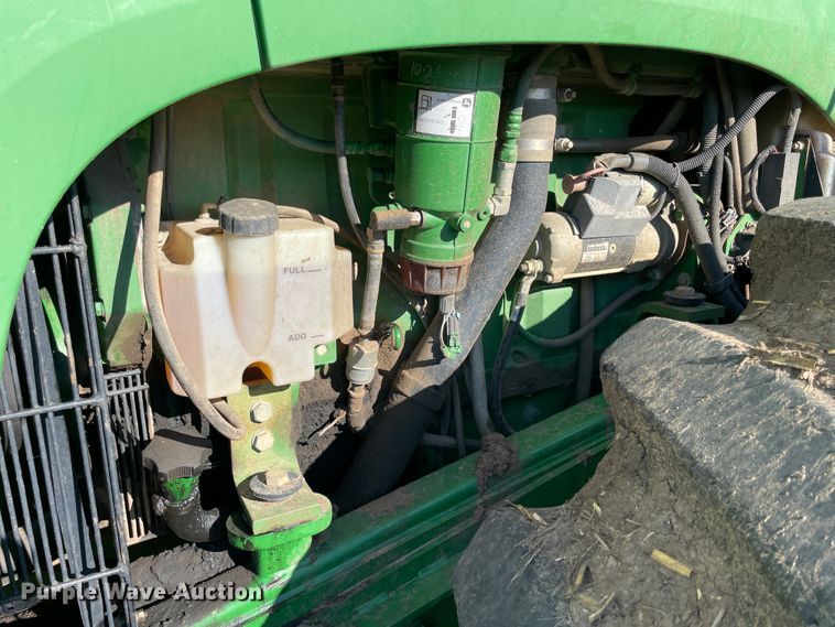 image for item IX9519 2003 John Deere 9520  4WD tractor
