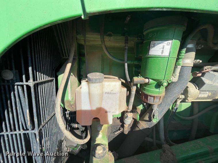 image for item IX9519 2003 John Deere 9520  4WD tractor