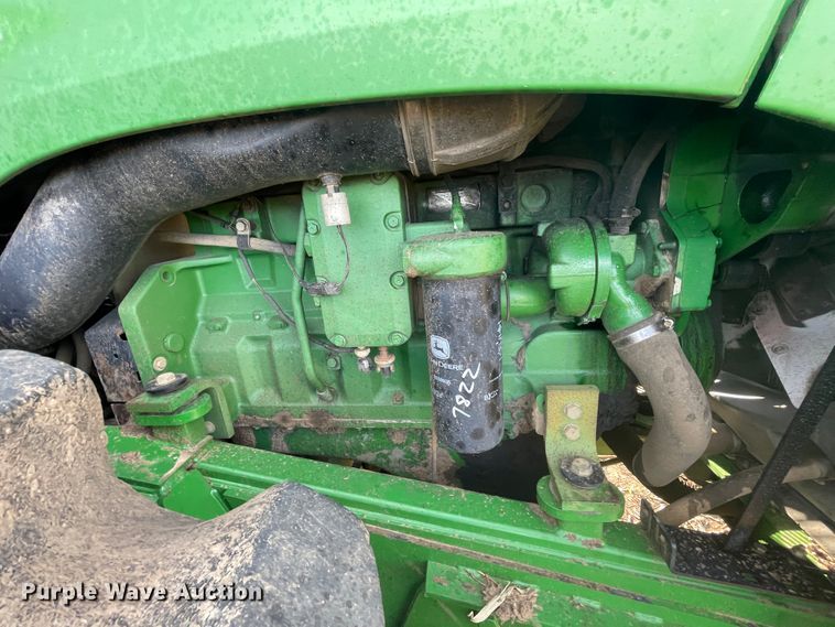 image for item IX9519 2003 John Deere 9520  4WD tractor