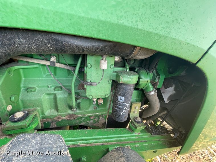 image for item IX9519 2003 John Deere 9520  4WD tractor