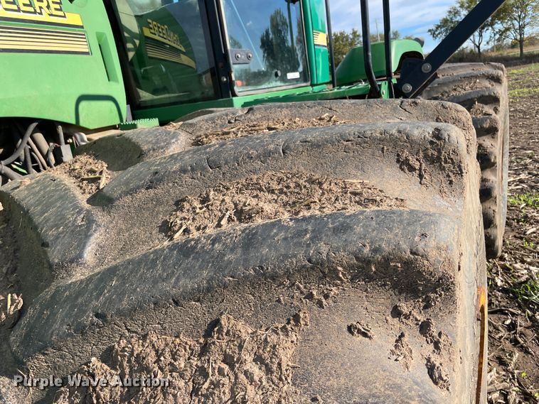 image for item IX9519 2003 John Deere 9520  4WD tractor