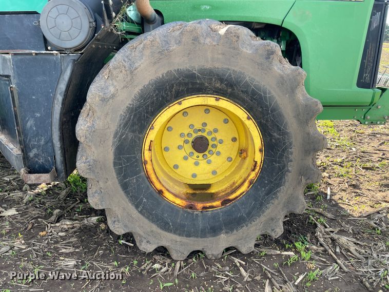 image for item IX9519 2003 John Deere 9520  4WD tractor