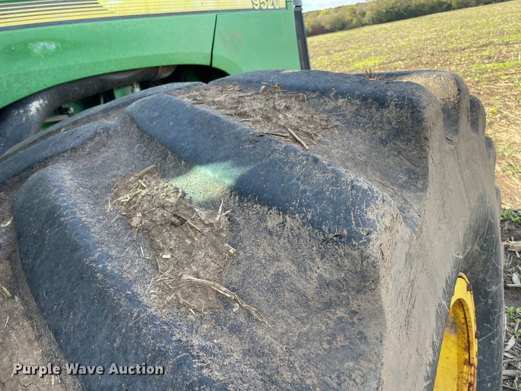 image for item IX9519 2003 John Deere 9520  4WD tractor