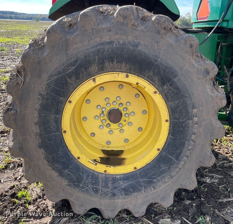 image for item IX9519 2003 John Deere 9520  4WD tractor