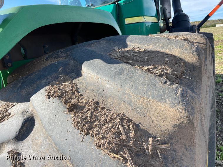 image for item IX9519 2003 John Deere 9520  4WD tractor