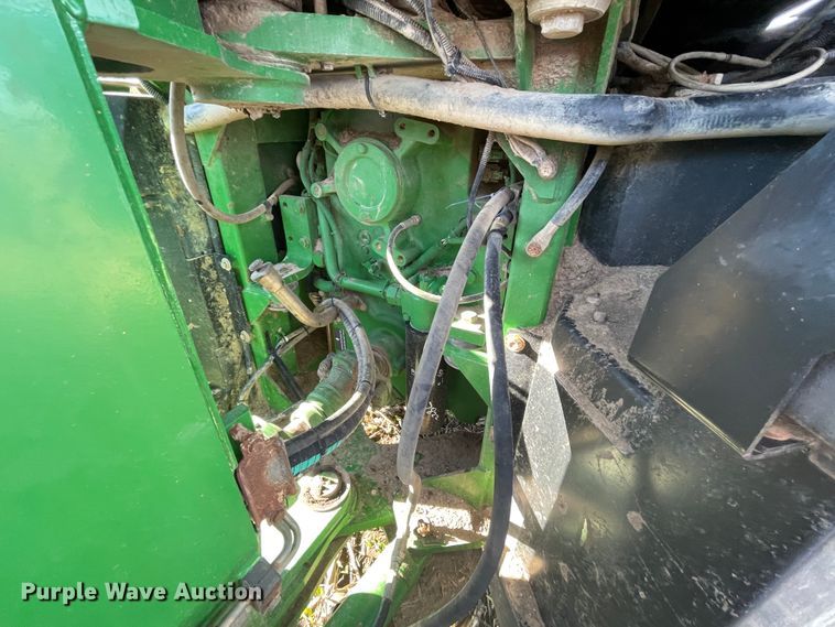 image for item IX9519 2003 John Deere 9520  4WD tractor