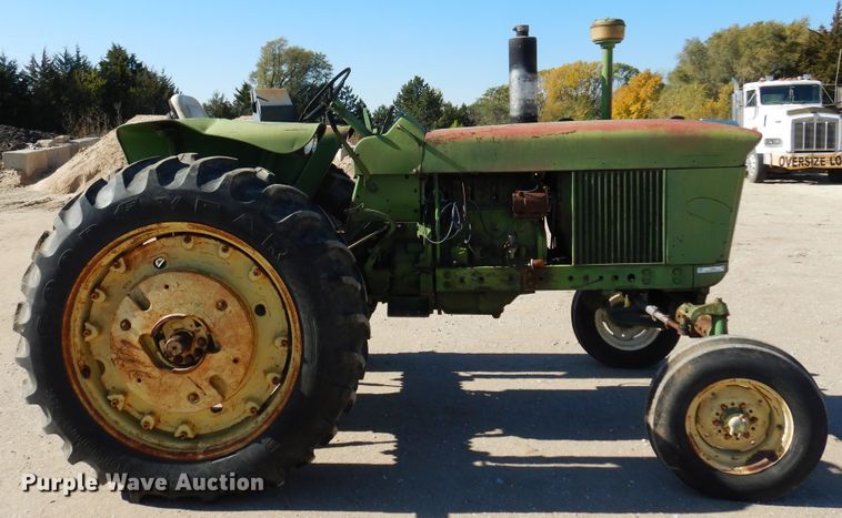 image for item JT9444 John Deere 3020  tractor