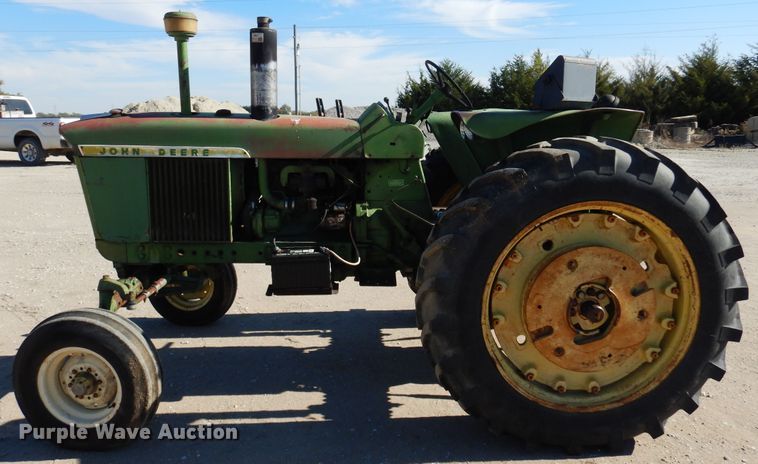 image for item JT9444 John Deere 3020  tractor