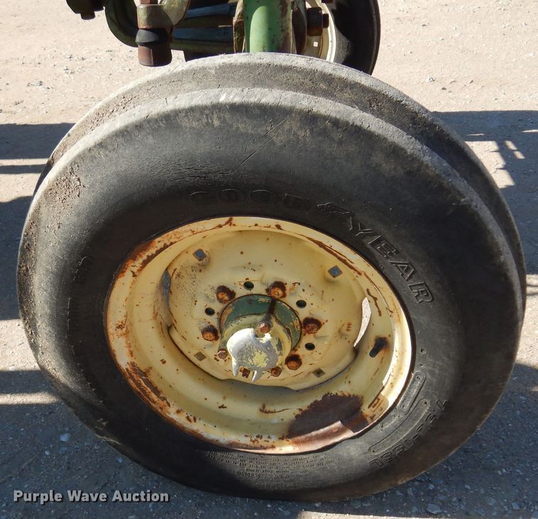 image for item JT9444 John Deere 3020  tractor