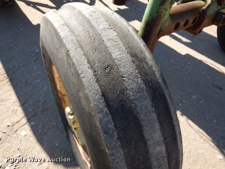 image for item JT9444 John Deere 3020  tractor