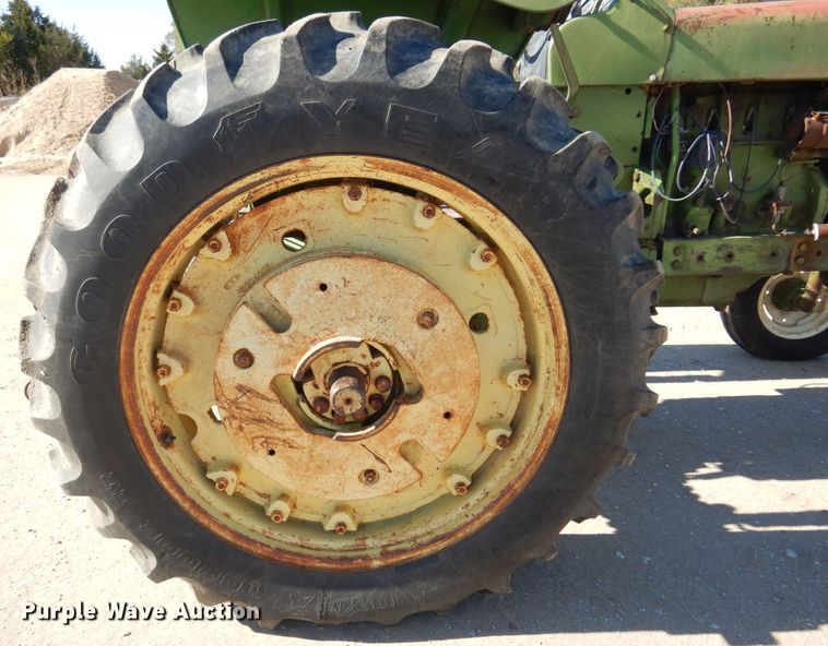 image for item JT9444 John Deere 3020  tractor