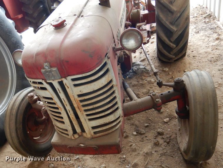 image for item JT9453 1955 International 300  tractor