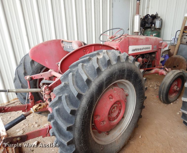 image for item JT9453 1955 International 300  tractor