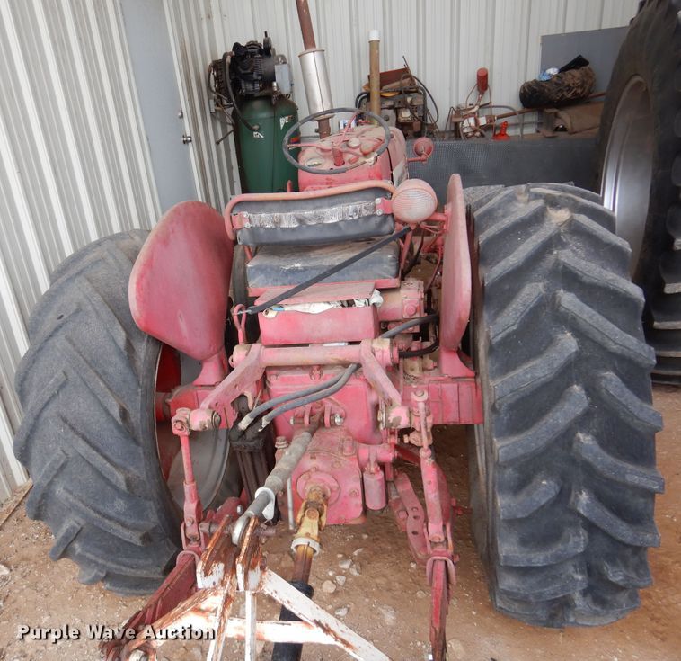 image for item JT9453 1955 International 300  tractor