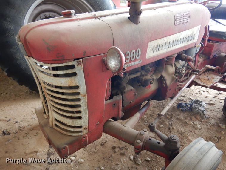 image for item JT9453 1955 International 300  tractor