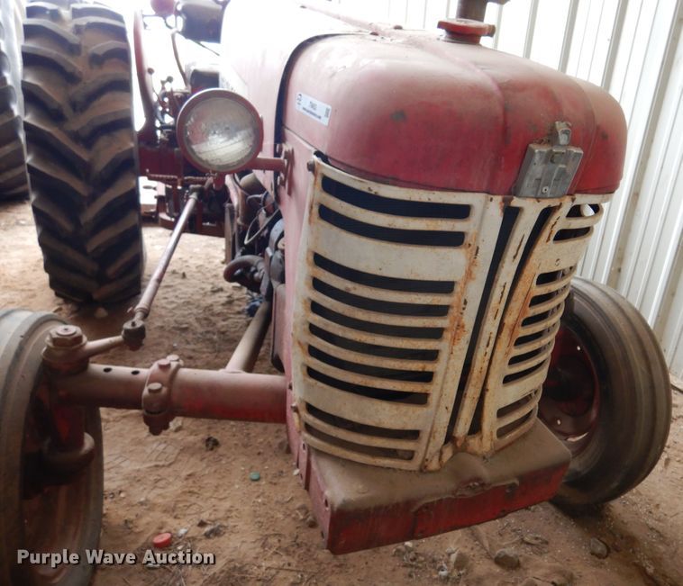 image for item JT9453 1955 International 300  tractor