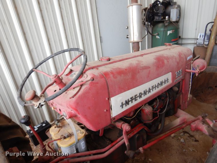 image for item JT9453 1955 International 300  tractor