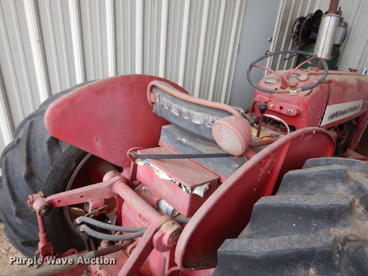 image for item JT9453 1955 International 300  tractor