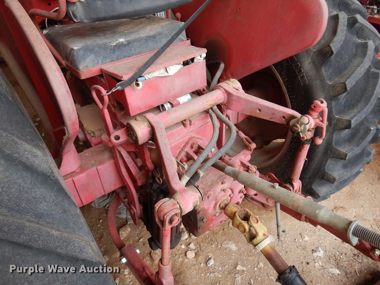 image for item JT9453 1955 International 300  tractor