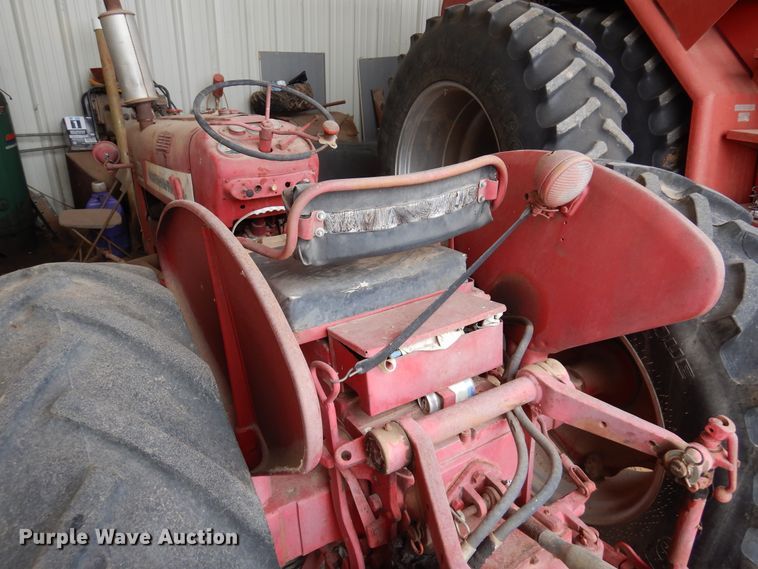 image for item JT9453 1955 International 300  tractor