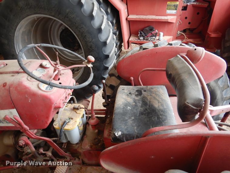 image for item JT9453 1955 International 300  tractor