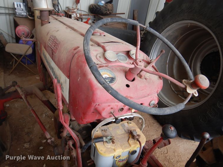 image for item JT9453 1955 International 300  tractor