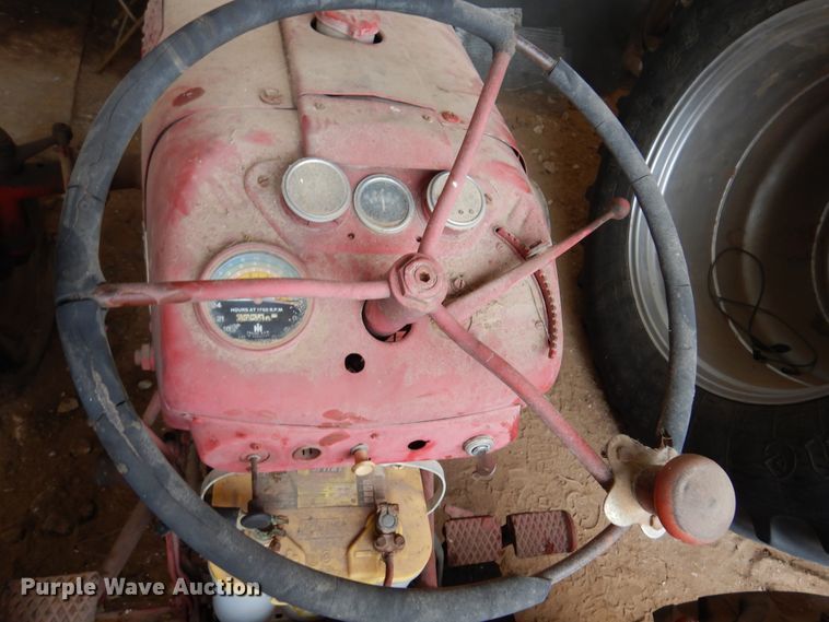 image for item JT9453 1955 International 300  tractor