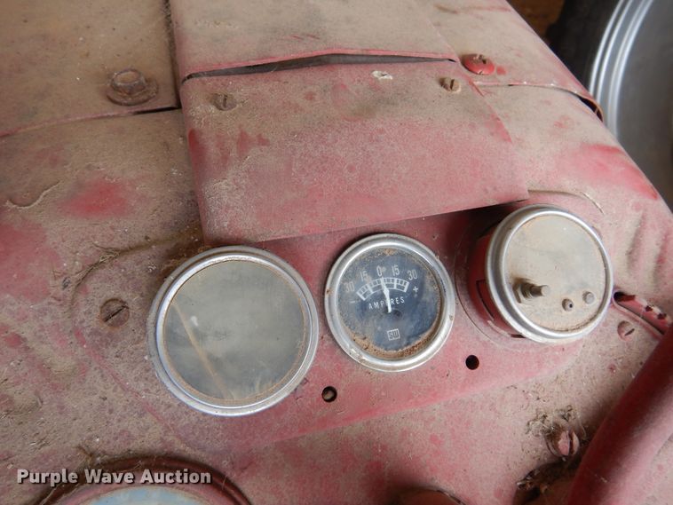 image for item JT9453 1955 International 300  tractor