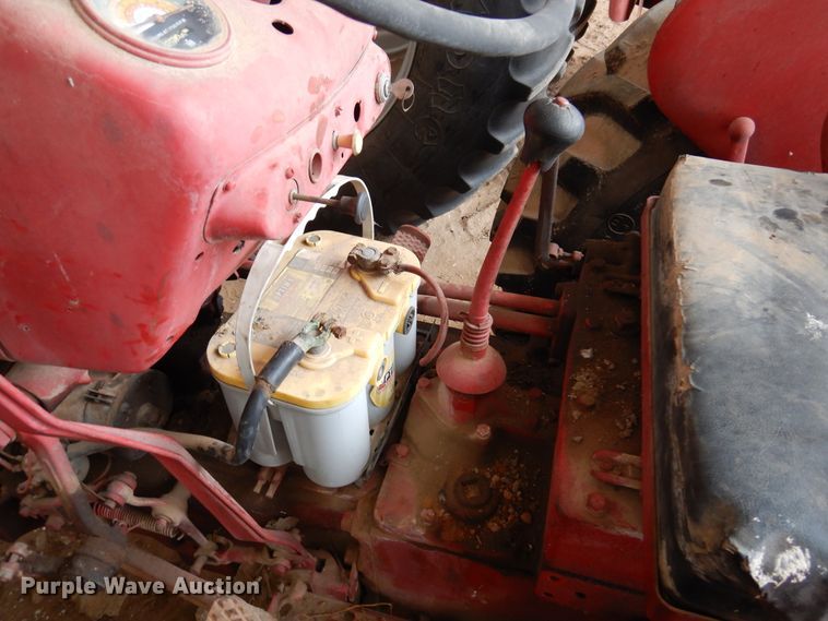 image for item JT9453 1955 International 300  tractor