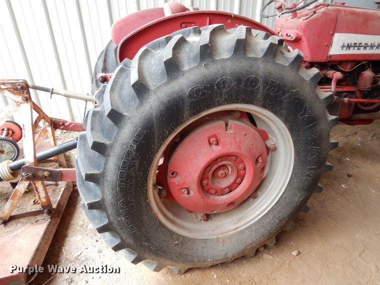 image for item JT9453 1955 International 300  tractor