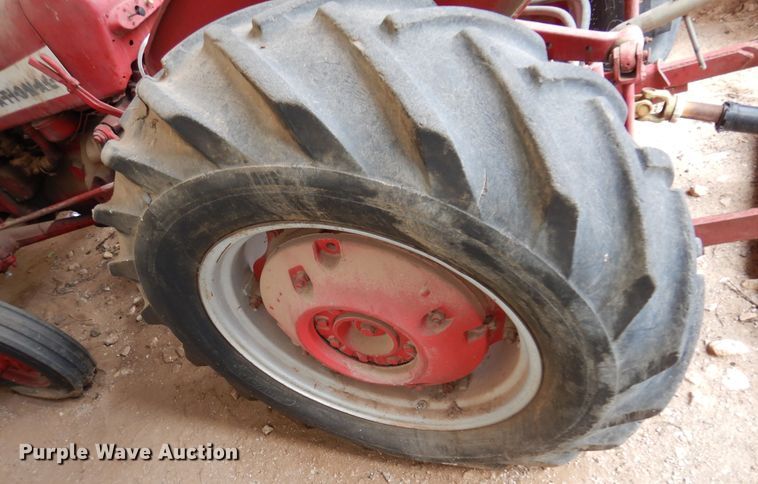 image for item JT9453 1955 International 300  tractor