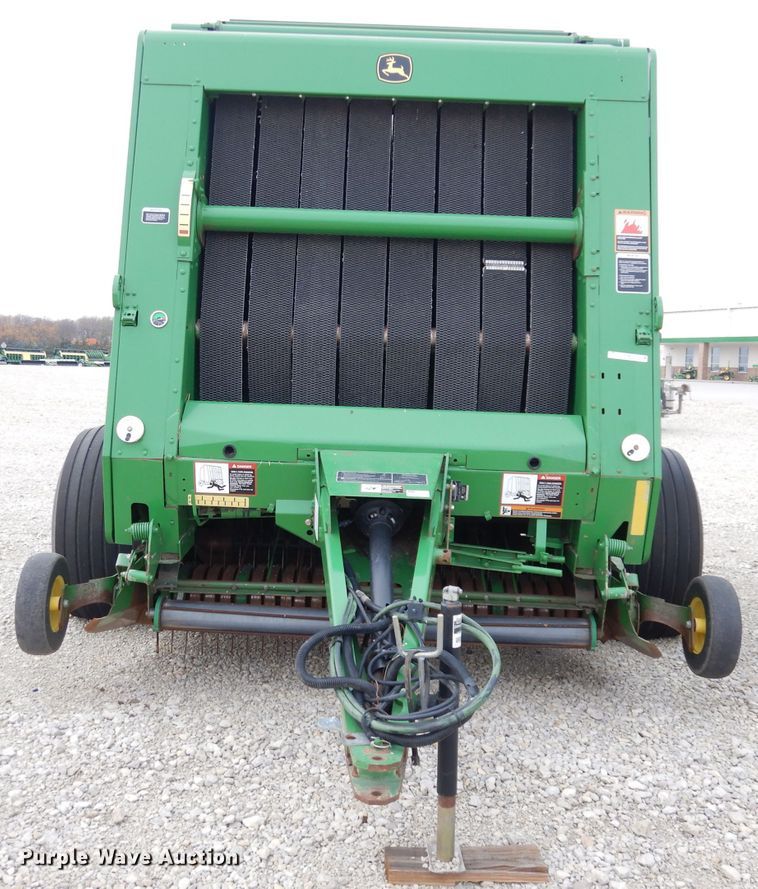 image for item KA9643 2010 John Deere 568  round baler