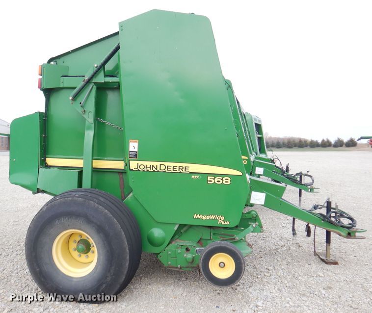 image for item KA9643 2010 John Deere 568  round baler