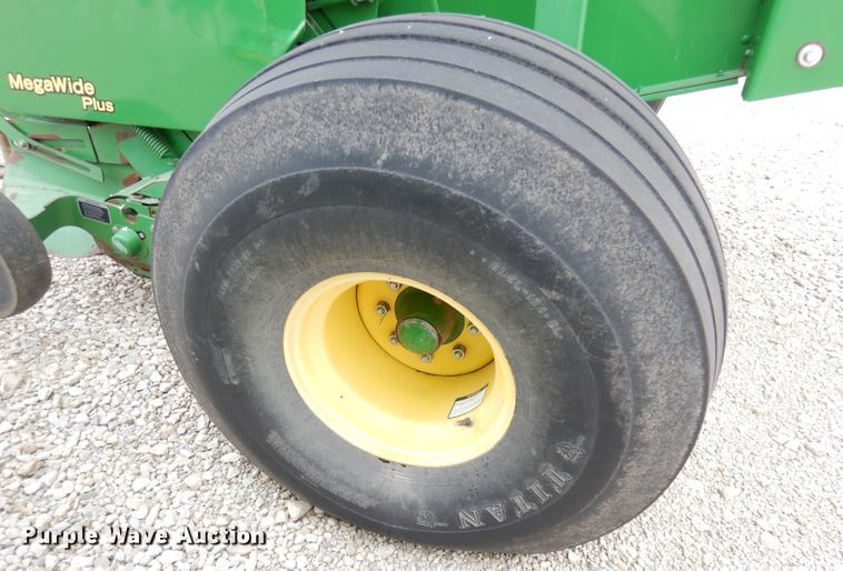 image for item KA9643 2010 John Deere 568  round baler