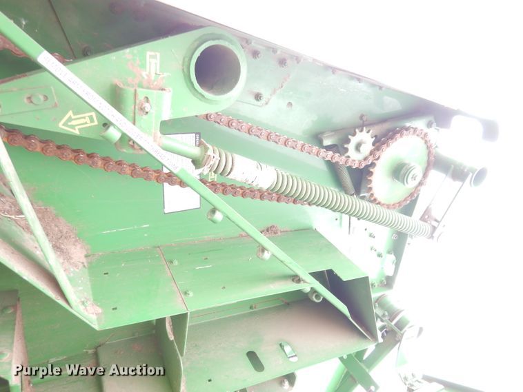 image for item KA9643 2010 John Deere 568  round baler