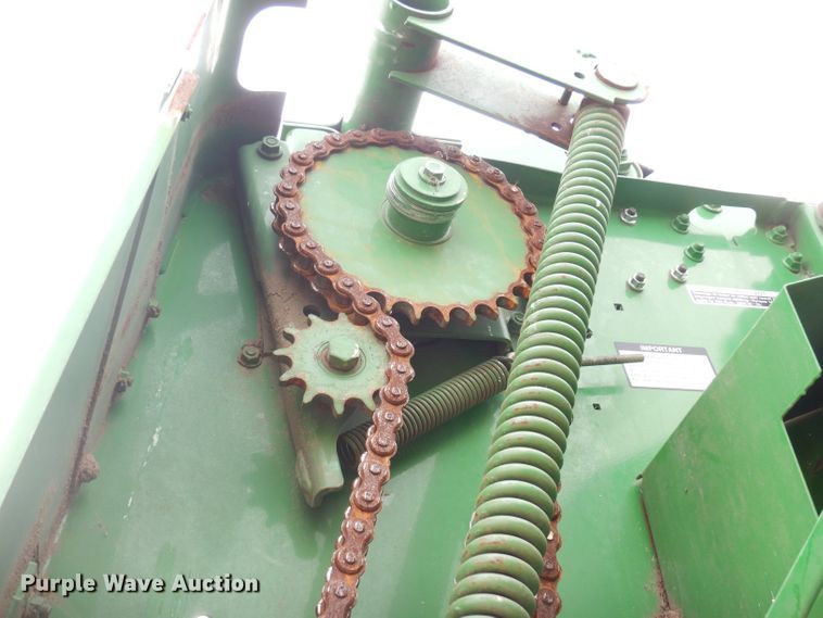 image for item KA9643 2010 John Deere 568  round baler