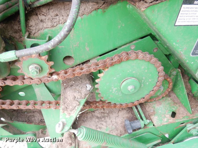 image for item KA9643 2010 John Deere 568  round baler