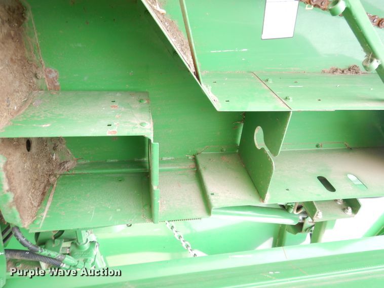 image for item KA9643 2010 John Deere 568  round baler