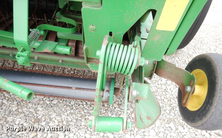 image for item KA9643 2010 John Deere 568  round baler