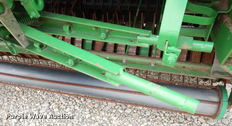 image for item KA9643 2010 John Deere 568  round baler