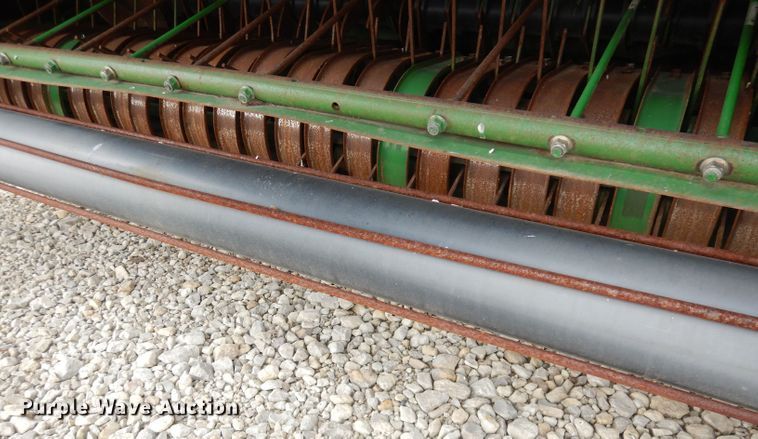 image for item KA9643 2010 John Deere 568  round baler