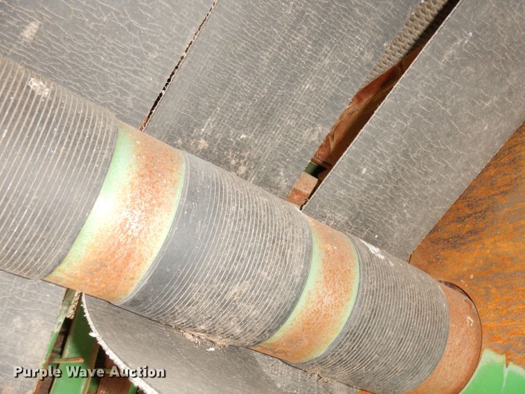 image for item KA9643 2010 John Deere 568  round baler