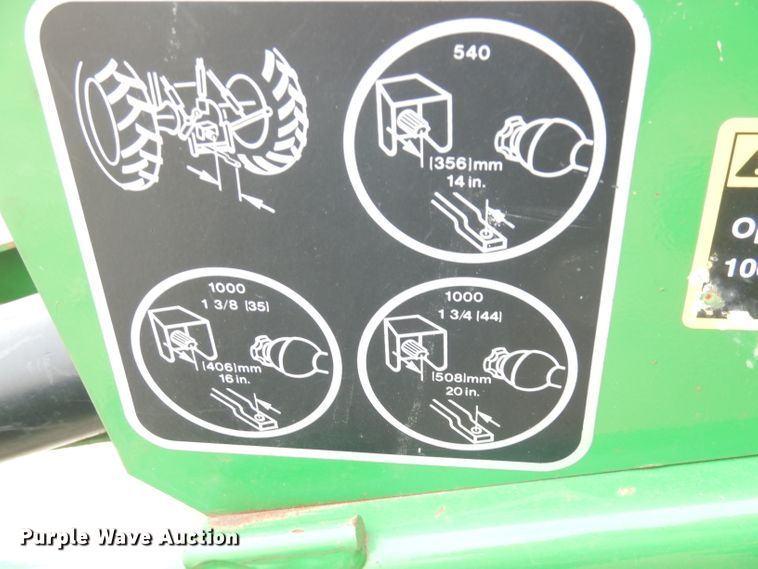 image for item KA9643 2010 John Deere 568  round baler