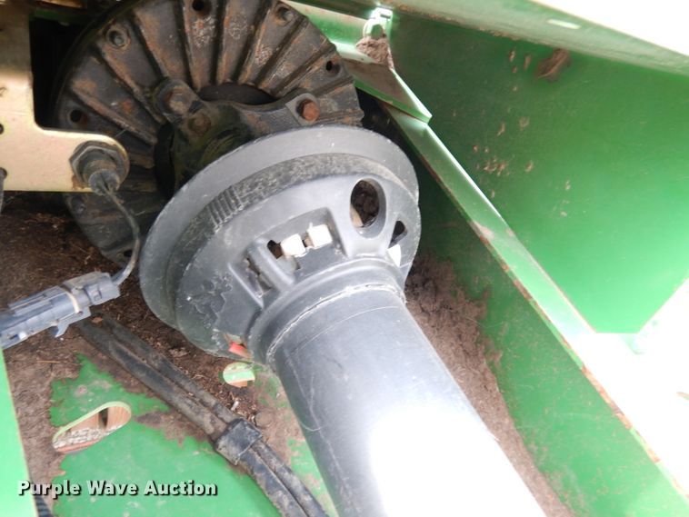 image for item KA9643 2010 John Deere 568  round baler