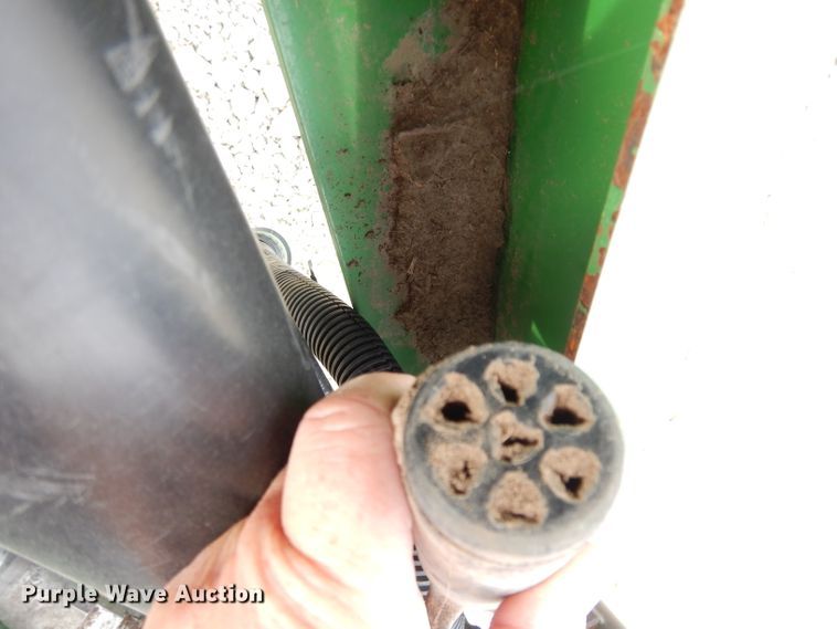 image for item KA9643 2010 John Deere 568  round baler