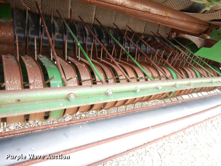 image for item KA9643 2010 John Deere 568  round baler