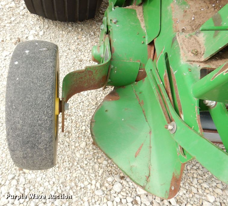 image for item KA9643 2010 John Deere 568  round baler