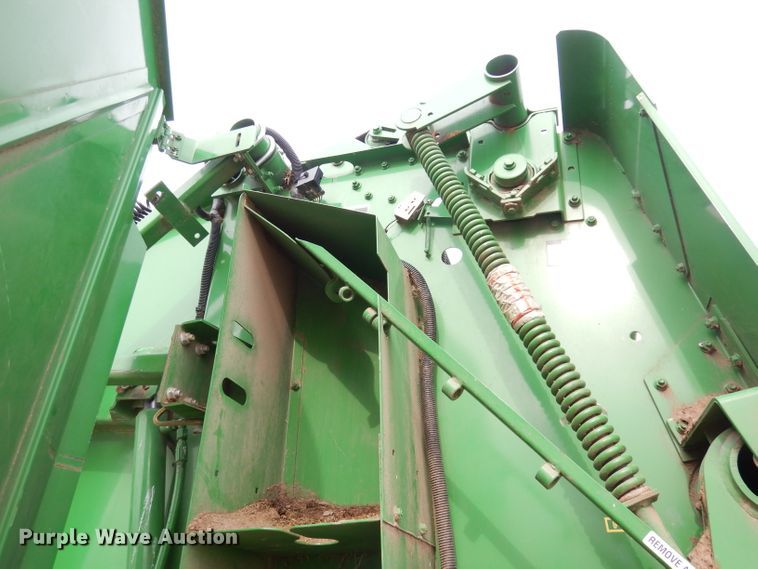 image for item KA9643 2010 John Deere 568  round baler