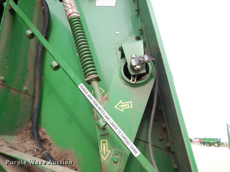 image for item KA9643 2010 John Deere 568  round baler