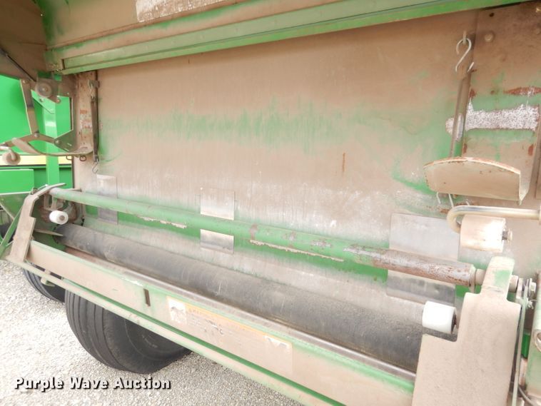 image for item KA9643 2010 John Deere 568  round baler